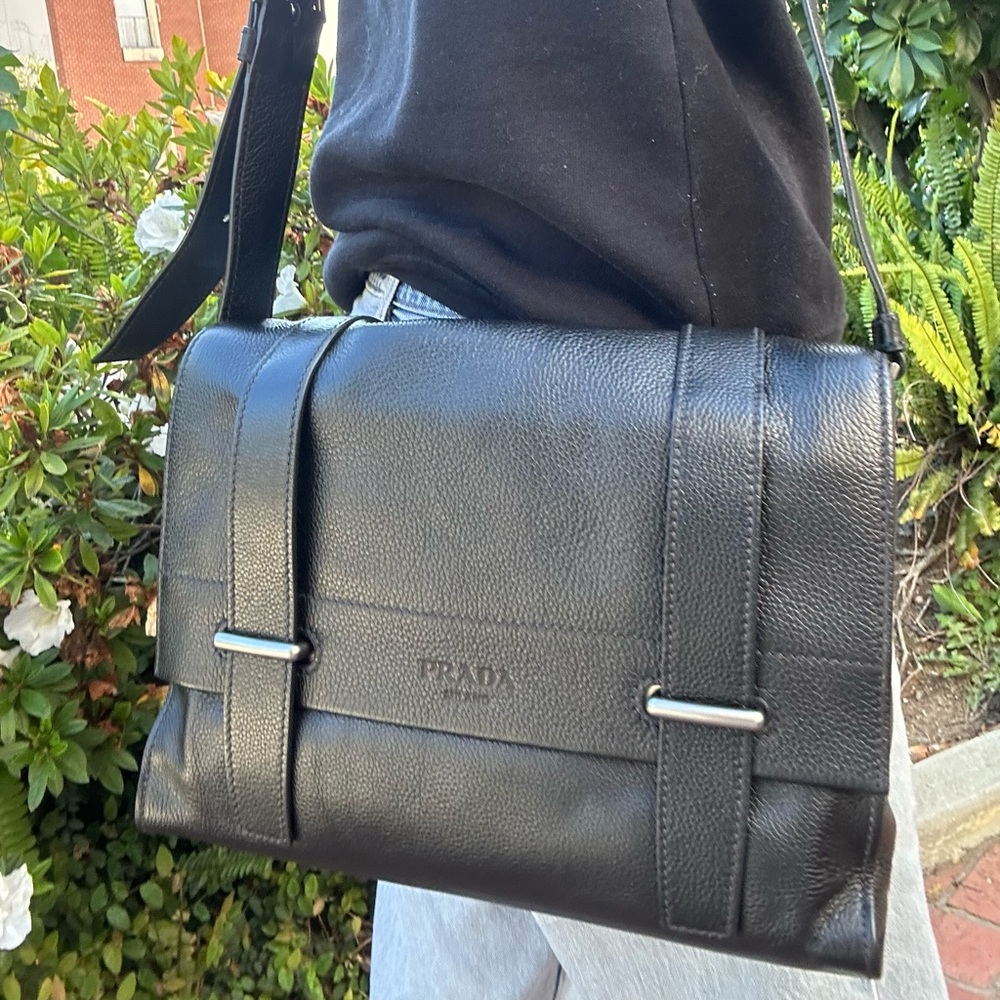 Beautiful genuine Prada bag in mint condition - Picture 2 of 11